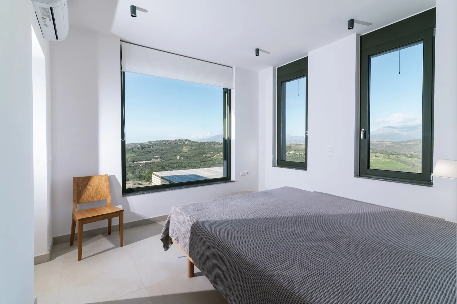 Main bedroom with queen-sized Cocomat bed